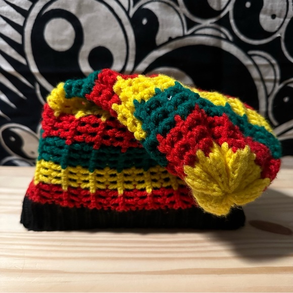 Rasta Knitted Green Red Yellow Beanie Hat - Picture 3 of 3